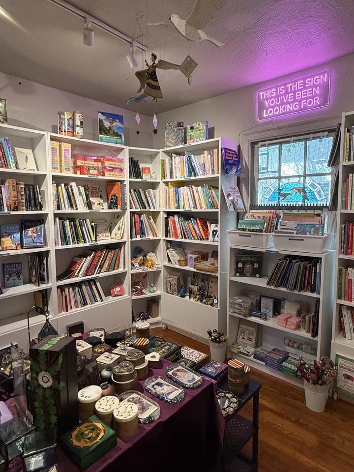 Spiral Circle Bookstore, photo 3